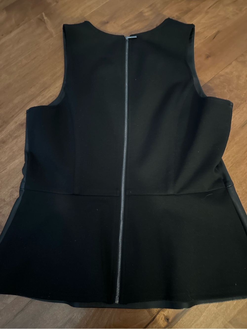 Bar III Black Faux Leather Peplum Top Sleeveless Size Large Like New - Picture 4 of 9